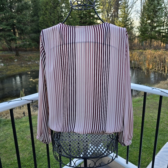 Loft Faux Wrap Style Top, size Large Petite, VGUC - Picture 4 of 11